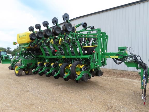 Image of John Deere 1795 equipment image 2