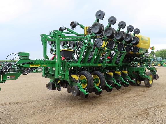 Image of John Deere 1795 equipment image 4