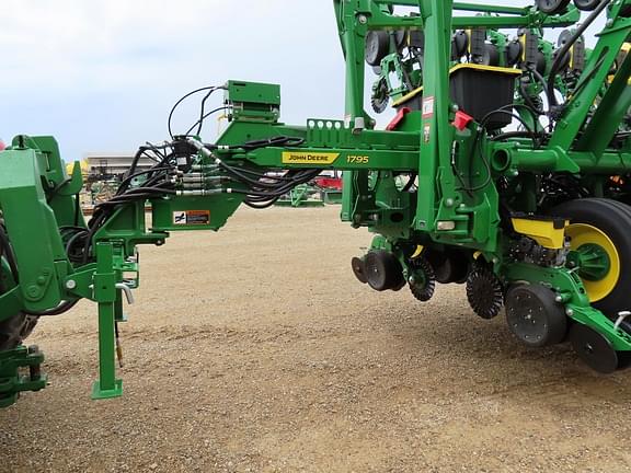 Image of John Deere 1795 equipment image 3