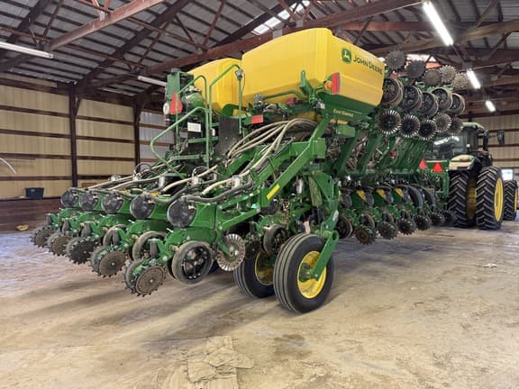 Image of John Deere 1795 equipment image 4