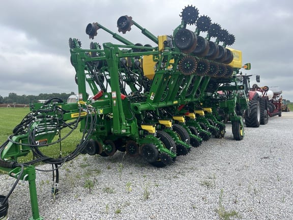 2025 John Deere 1795 Equipment Image0