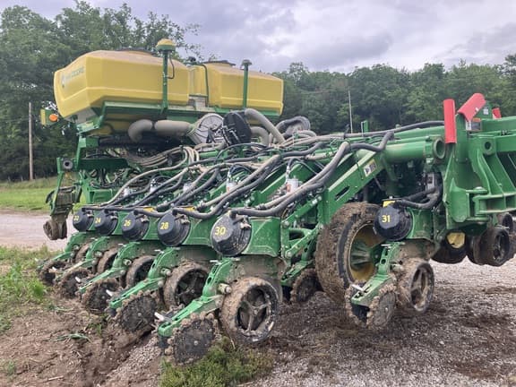 Image of John Deere 1795 equipment image 3