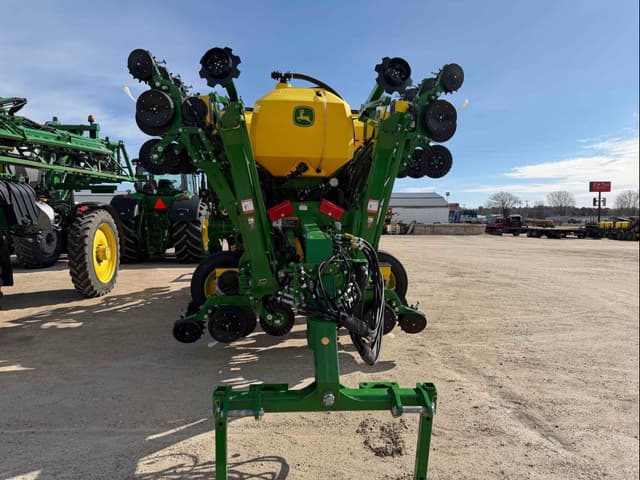 Image of John Deere 1795 equipment image 2