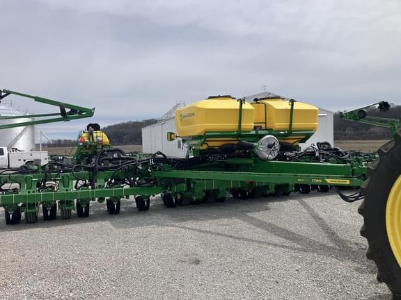 Image of John Deere 1795 equipment image 3