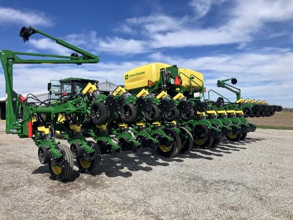 Image of John Deere 1795 equipment image 2