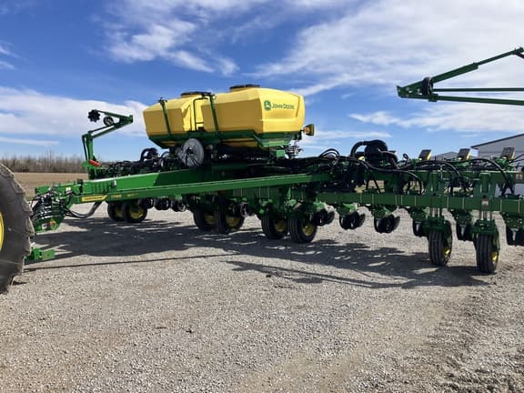 Image of John Deere 1795 equipment image 4