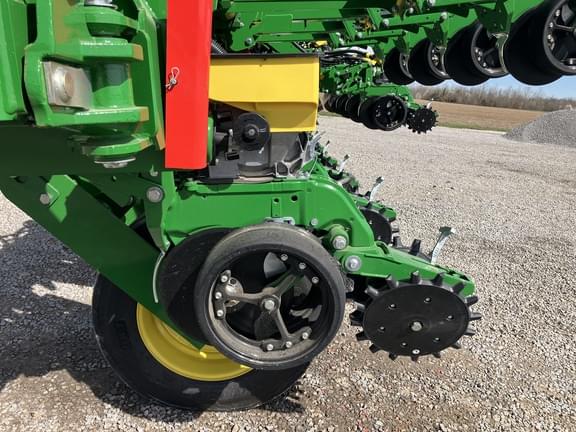 Image of John Deere 1795 equipment image 4