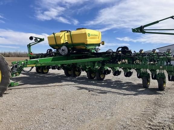 Image of John Deere 1795 equipment image 3