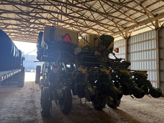 Image of John Deere 1795 equipment image 4
