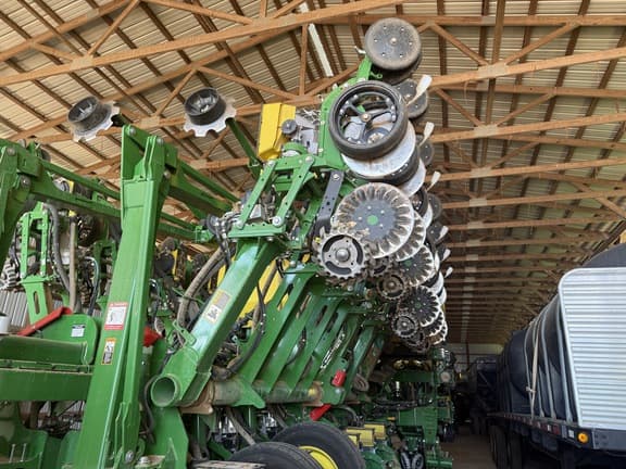 Image of John Deere 1795 equipment image 2