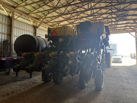 Image of John Deere 1795 equipment image 3