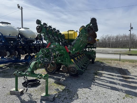 Image of John Deere 1795 equipment image 2