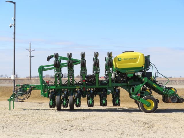 Image of John Deere 1795 equipment image 1