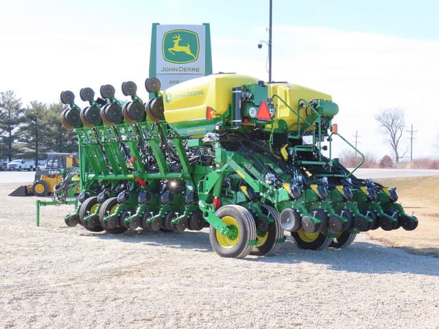 Image of John Deere 1795 equipment image 2