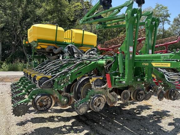 Image of John Deere 1795 equipment image 1