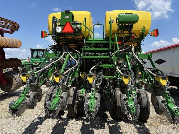 Image of John Deere 1795 equipment image 4