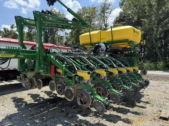 Image of John Deere 1795 equipment image 2