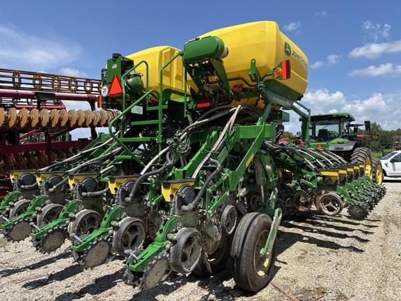 Image of John Deere 1795 Primary image