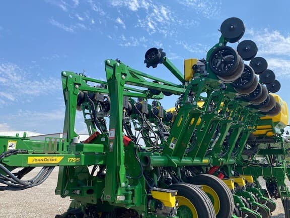 Image of John Deere 1795 equipment image 1