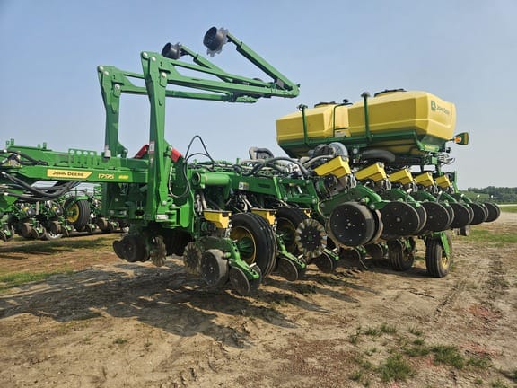 2025 John Deere 1795 Equipment Image0