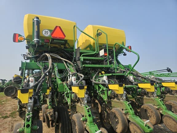 Image of John Deere 1795 equipment image 1