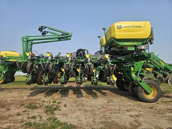 Image of John Deere 1795 equipment image 2