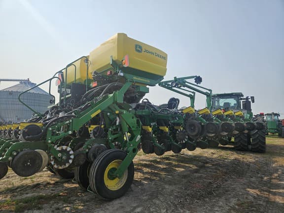 Image of John Deere 1795 equipment image 3