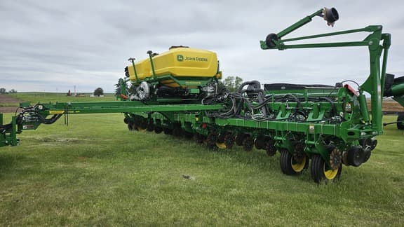 Image of John Deere 1795 equipment image 3