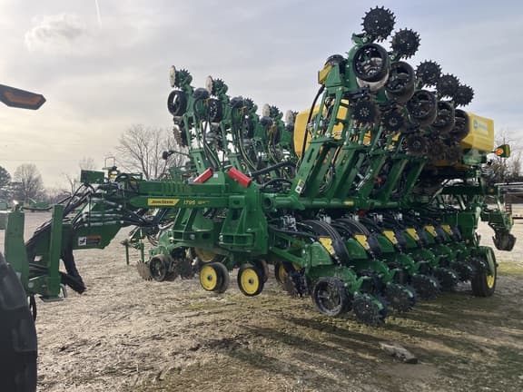 Image of John Deere 1795 equipment image 2