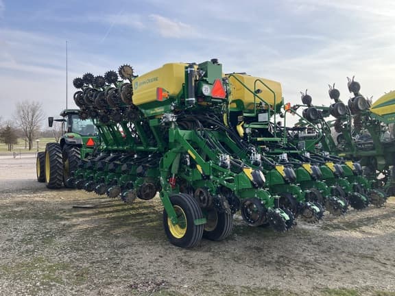 Image of John Deere 1795 equipment image 3