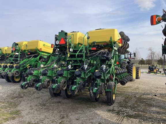 Image of John Deere 1795 equipment image 1