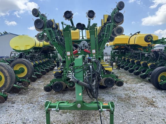 Image of John Deere 1795 equipment image 2