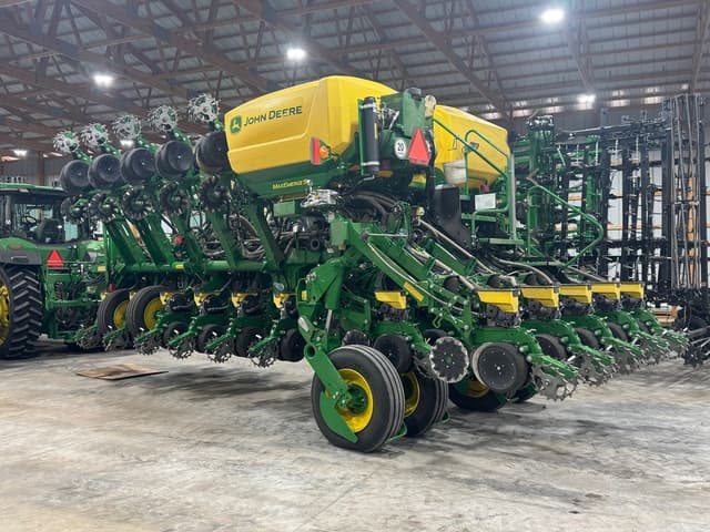 Image of John Deere 1795 equipment image 2