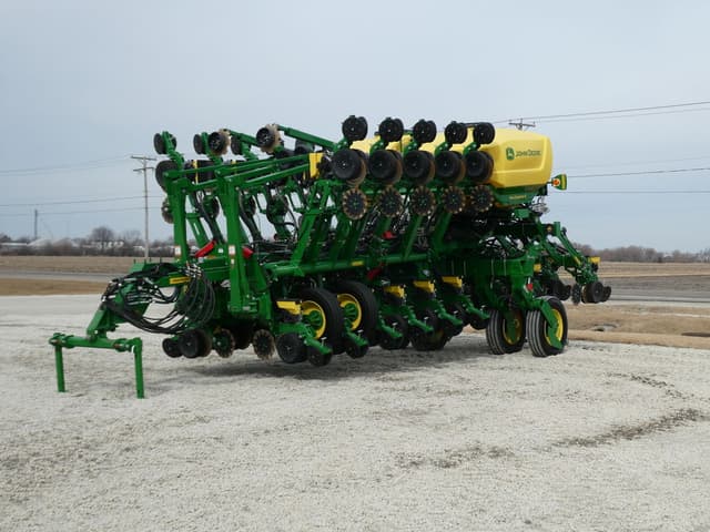 Image of John Deere 1795 equipment image 2