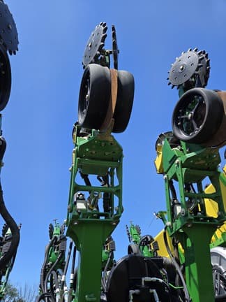 Image of John Deere 1795 equipment image 3