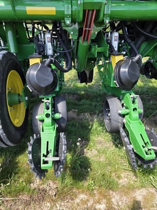 Image of John Deere 1795 equipment image 2