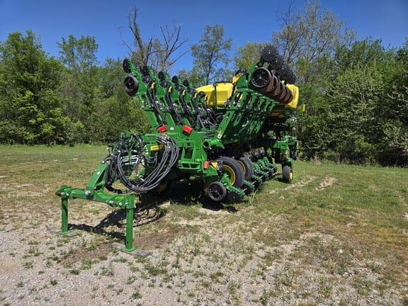 2025 John Deere 1795 Equipment Image0