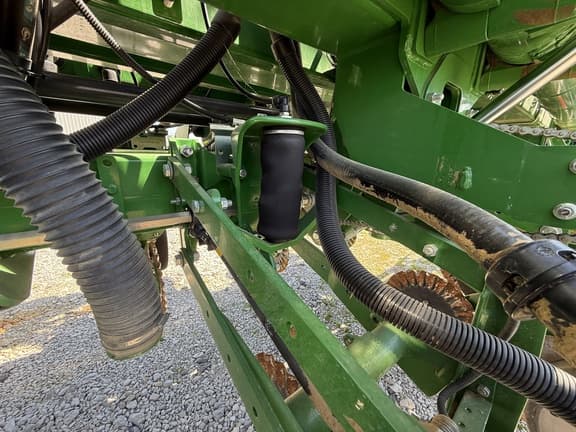 Image of John Deere 1795 equipment image 3