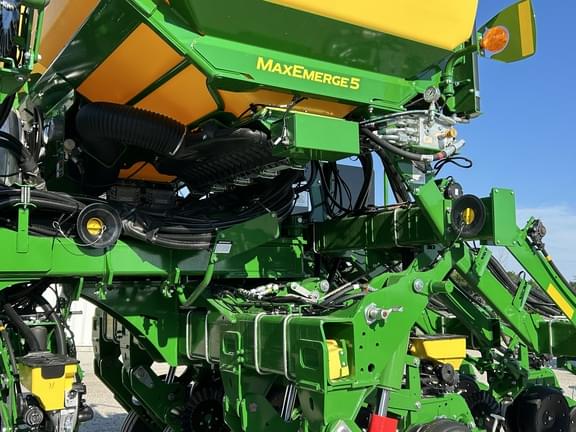 Image of John Deere 1795 equipment image 4