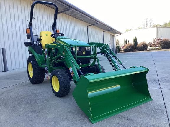 Image of John Deere 2025R equipment image 2