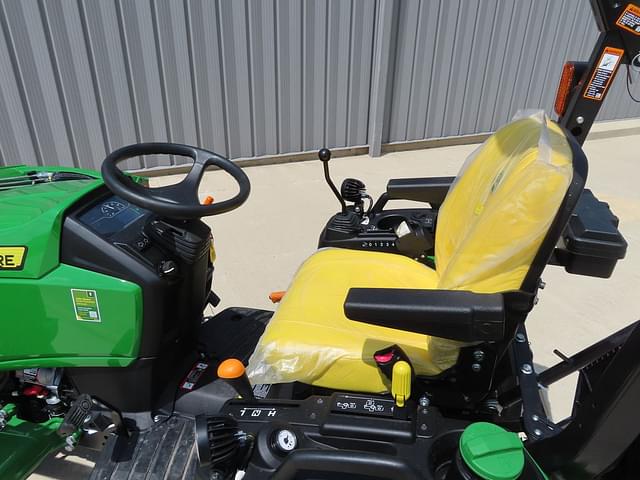 Image of John Deere 2025R equipment image 4