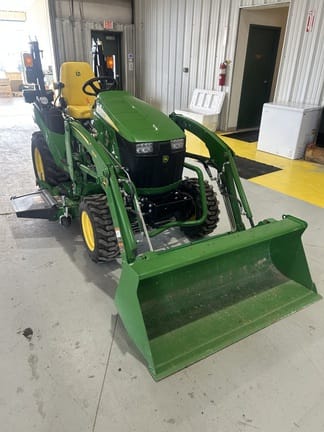 2025 John Deere 2025R Equipment Image0