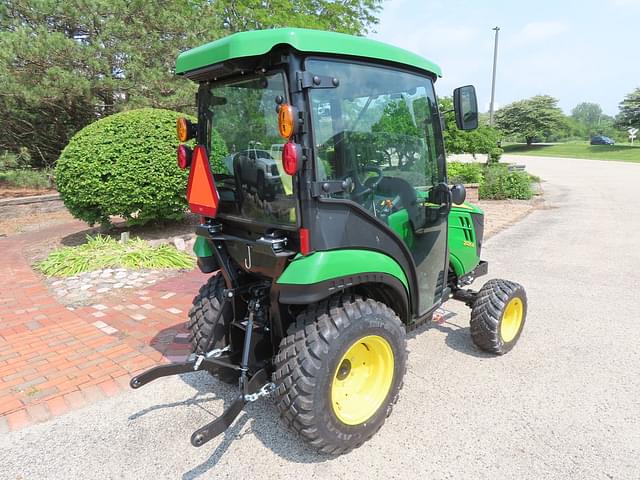 Image of John Deere 2025R equipment image 3