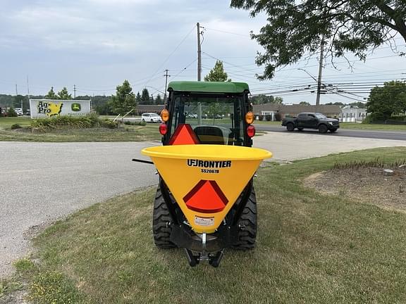 Image of John Deere 2025R equipment image 4