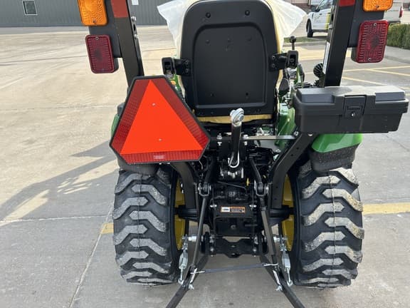 Image of John Deere 2025R equipment image 2