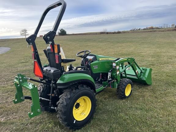 Image of John Deere 2025R equipment image 3