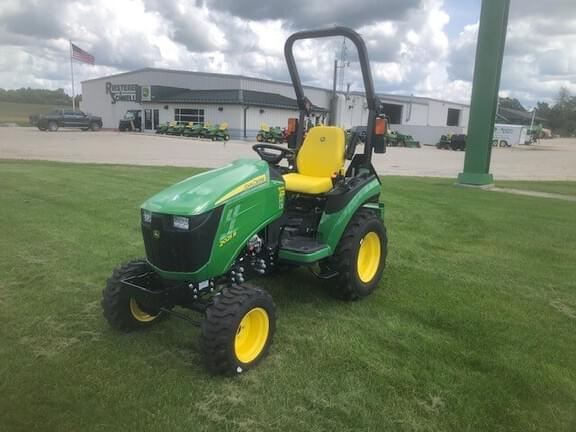 Image of John Deere 2025R equipment image 1