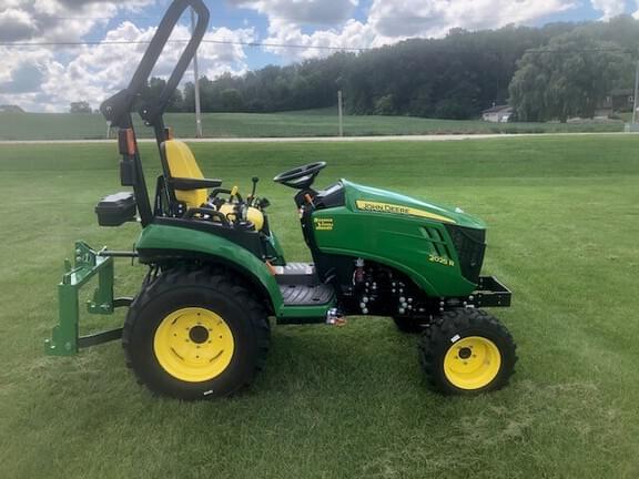 Image of John Deere 2025R equipment image 3