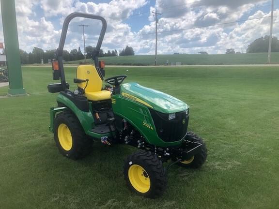 Image of John Deere 2025R equipment image 2