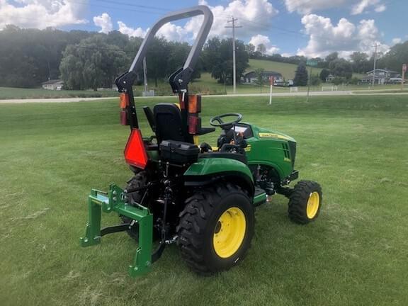 Image of John Deere 2025R equipment image 4